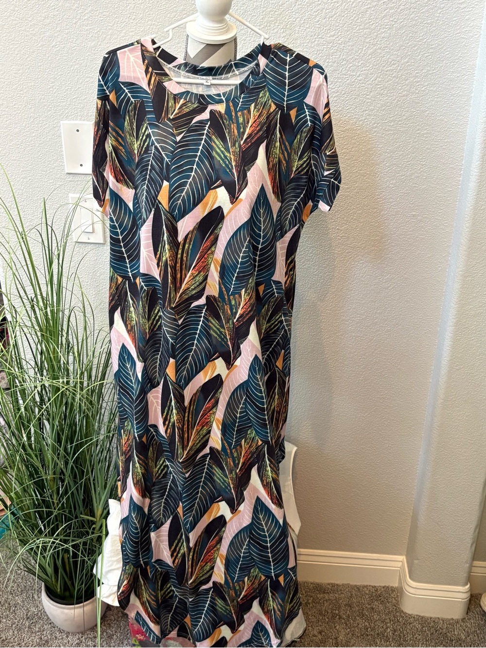 Leaf-Print Short Sleeve Maxi Dress in Teal and Pink